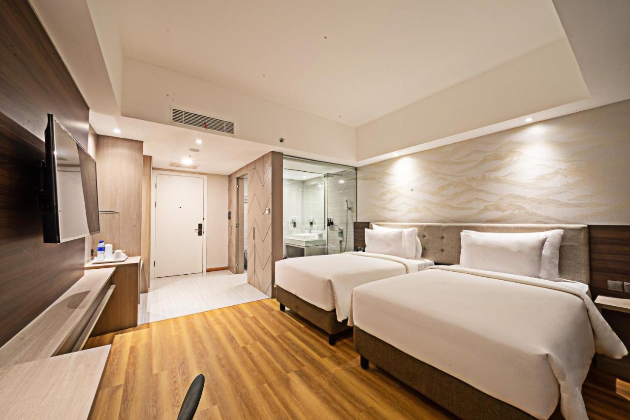 Platinum Tunjungan Hotel 4*